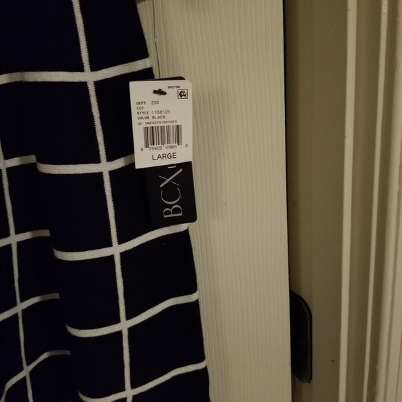 Clothes - Picture 2 of 8